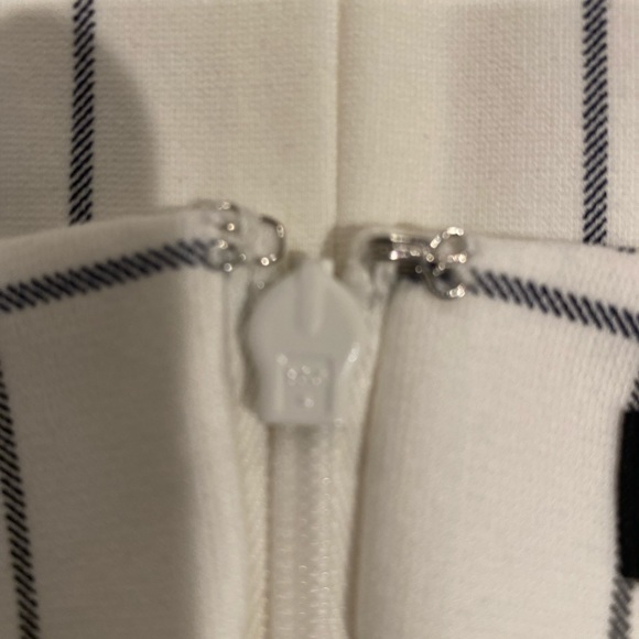 Banana Republic Pencil Skirt Window Pane Split, Petite 2 - Picture 5 of 6